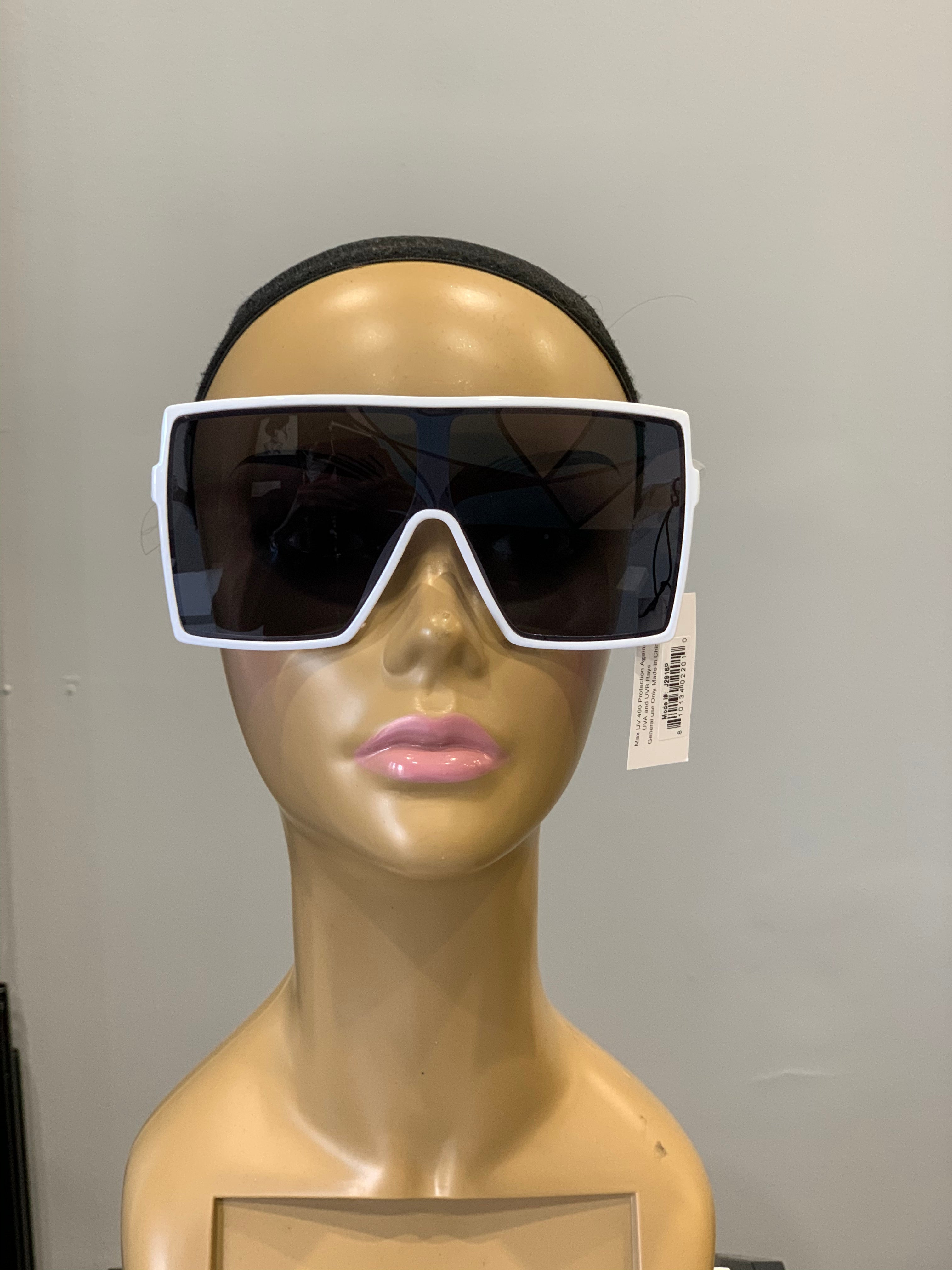 Trendsetters wide framed sunglasses